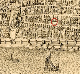 <p>Kaart van Kampen uit 1598 door Paulus Utenwael. Hoewel de kaart een indruk geeft van het laat zestiende-eeuwse Kampen, is deze op individuele bebouwing waarschijnlijk niet betrouwbaar. Oudestraat 36 en 38 liggen ongeveer halverwege de lange zijde van het bouwblok (Stadsarchief Kampen). </p>
